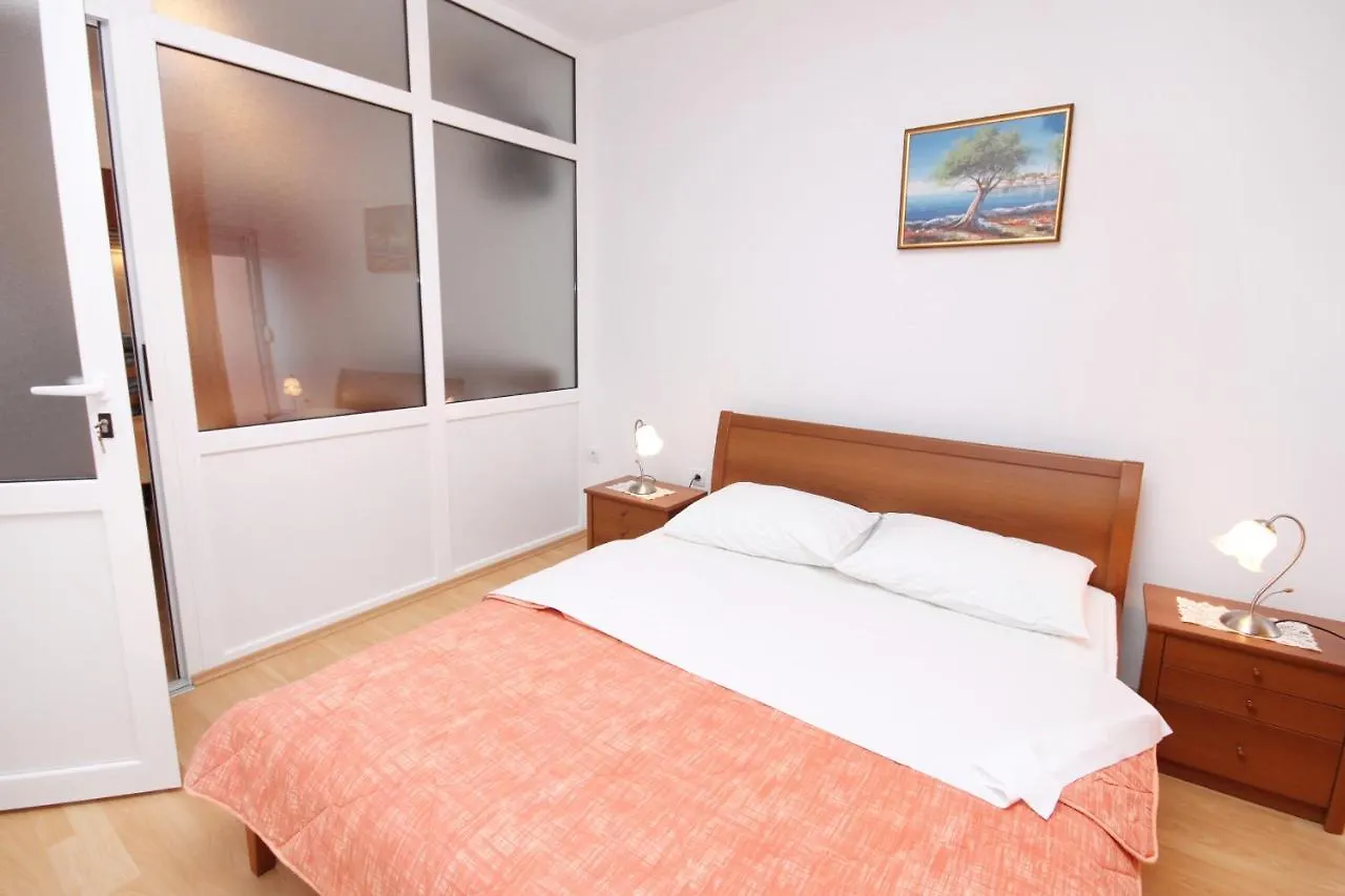 Apartment Tkon 6215C 0*,  Chorvatsko